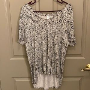 Black and white print Old Navy T-shirt